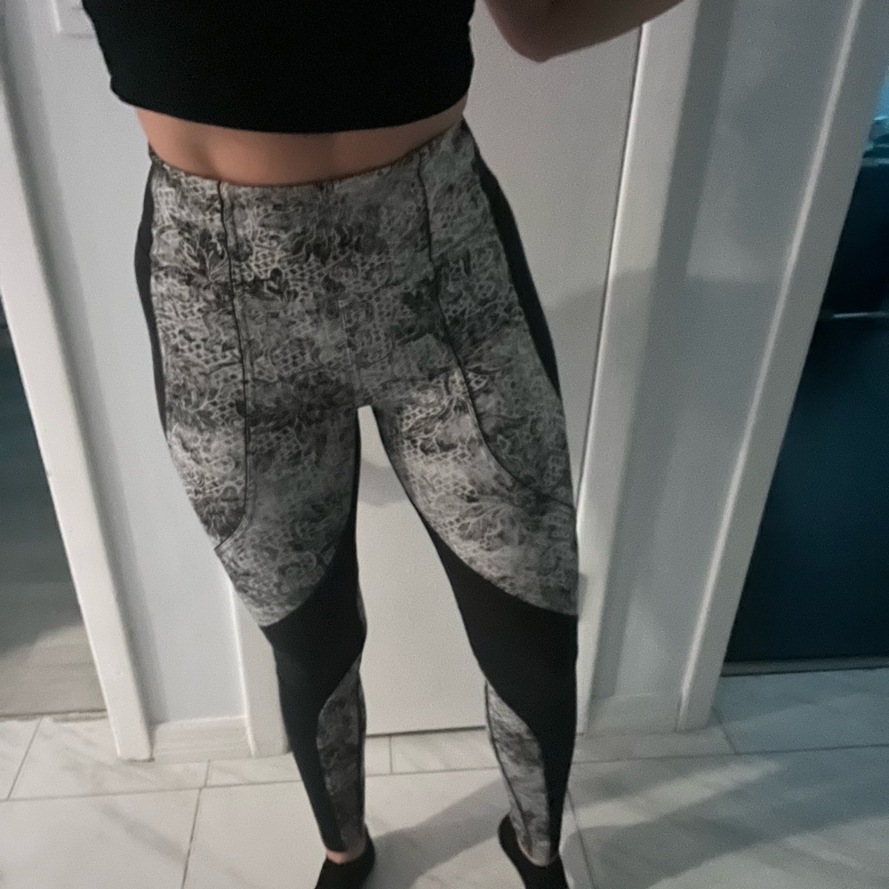 Lululemon pants size 6 Women's Black and Gray Patterned Pants